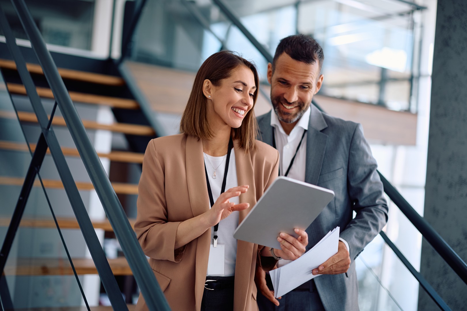 Equipo trabajando con tecnología